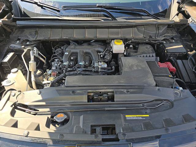 Used 2025 Nissan Pathfinder SL FWD image 9