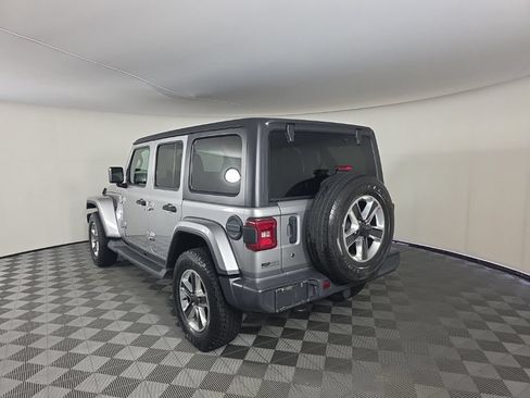 Used 2018 Jeep Wrangler Unlimited Sahara w/ Dual Top Group AWD/4WD image 3