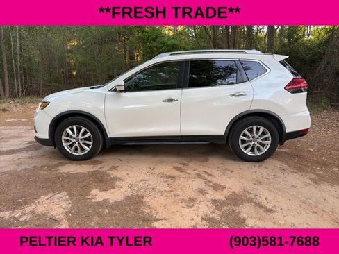 Used 2017 Nissan Rogue SV w/ SV Premium Package image 8