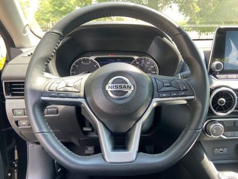 Used 2022 Nissan Sentra SV FWD image 11