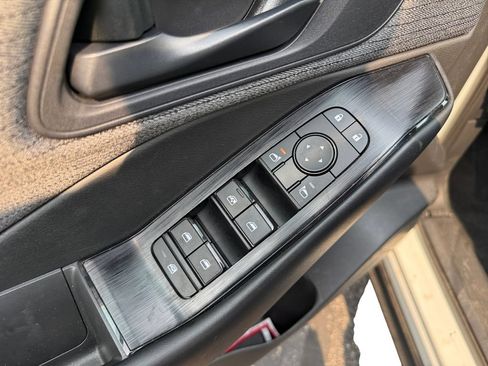 Used 2023 Nissan Rogue S AWD/4WD image 25