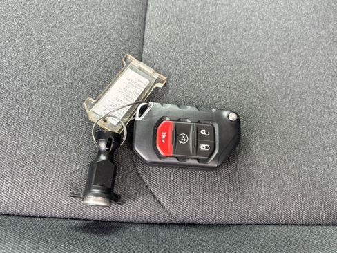Used 2025 Jeep Wrangler Unlimited Sahara AWD/4WD image 21