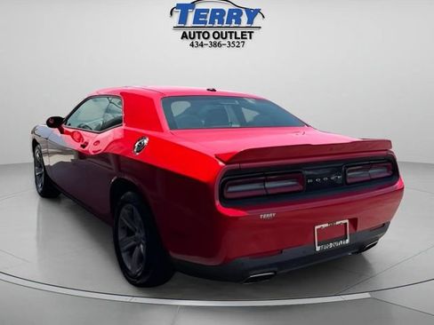 Used 2021 Dodge Challenger SXT w/ Driver Convenience Group RWD image 5