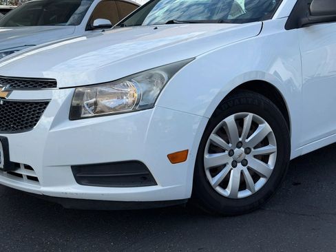 Used 2011 Chevrolet Cruze LS image 3