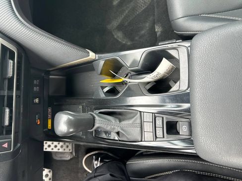 Used 2025 Toyota Camry SE FWD image 4