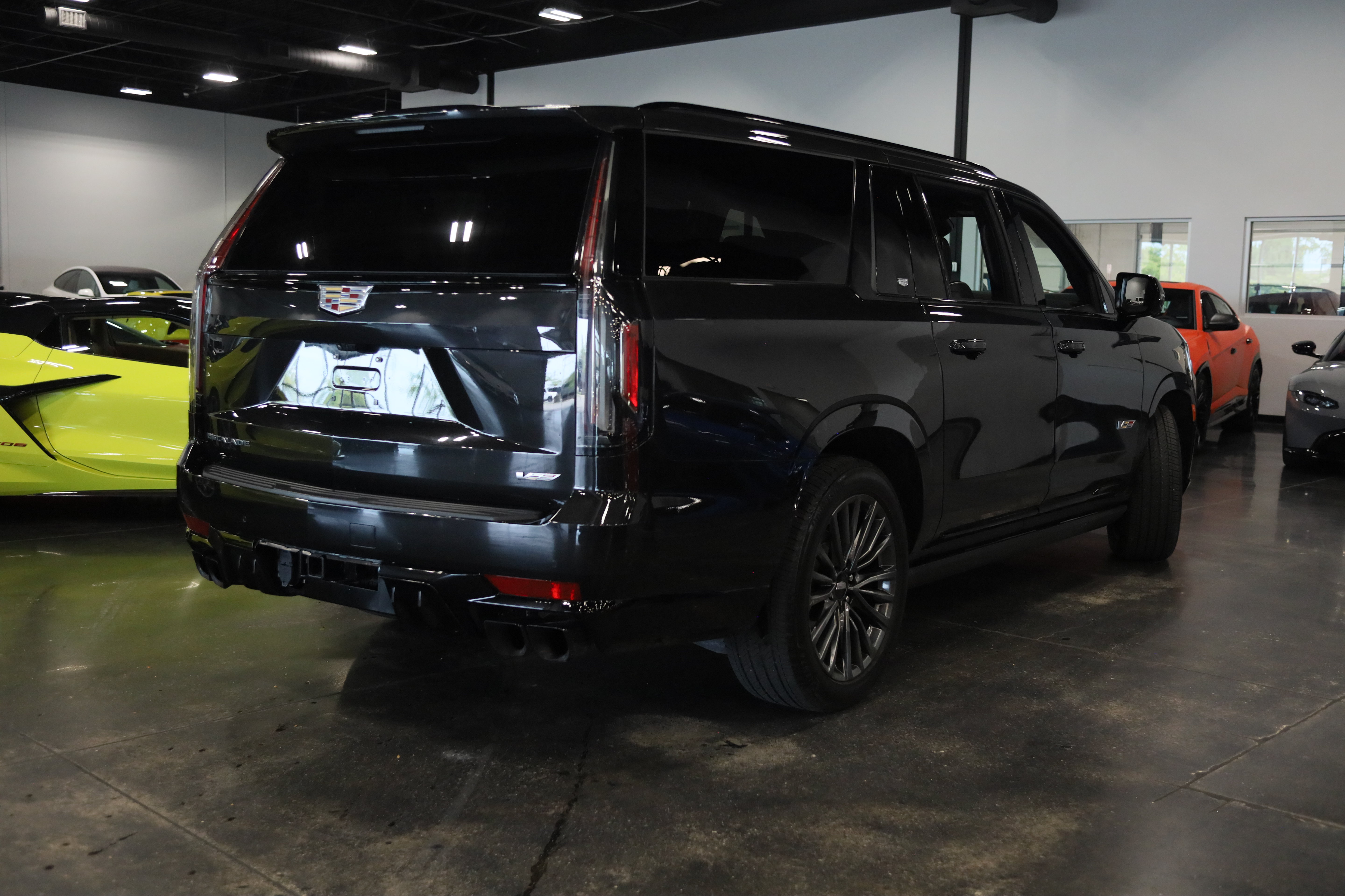 Used 2024 Cadillac Escalade ESV V AWD/4WD image 6