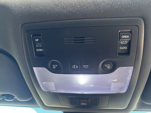 Used 2017 Lexus IS 200t image 32