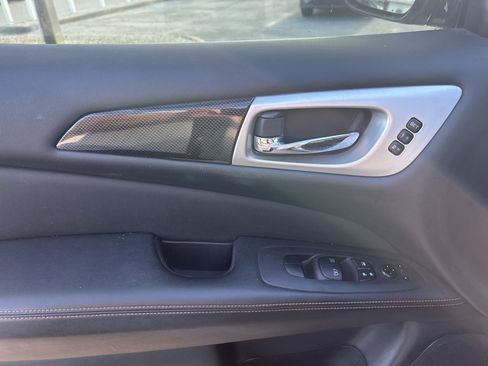 Used 2020 Nissan Pathfinder SL image 19