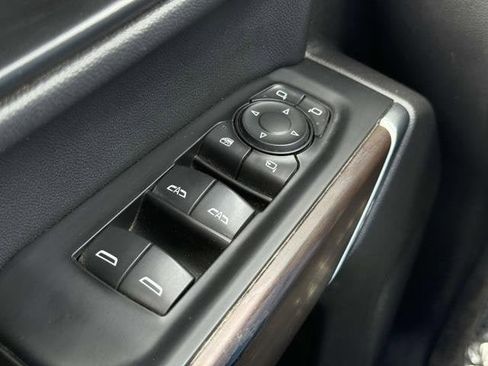 Used 2020 GMC Sierra 1500 SLT w/ SLT Premium Package image 18
