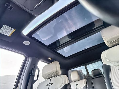 Used 2023 Ford F150 Lightning Platinum image 16