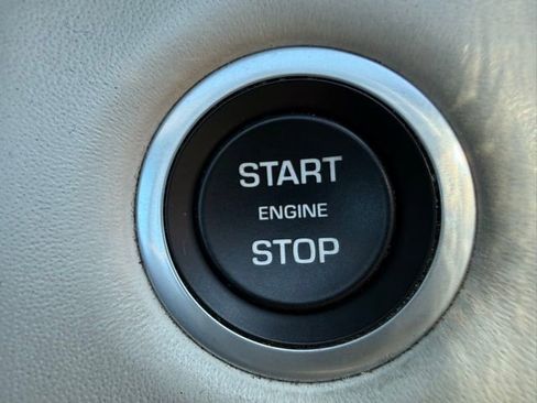 Used 2018 Land Rover Range Rover Velar AWD/4WD image 21