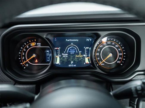 Used 2025 Jeep Wrangler Unlimited Rubicon image 19