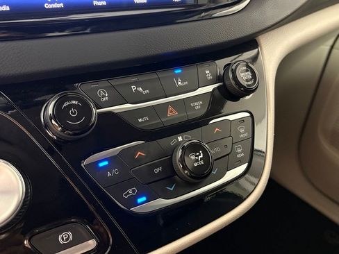 Used 2024 Chrysler Pacifica Touring-L FWD image 29