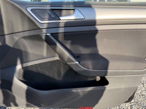 Used 2016 Volkswagen Golf S FWD image 32