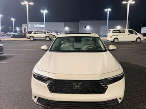 Used 2024 Honda Accord EX image 3