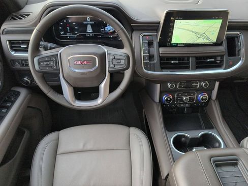 Certified 2024 GMC Yukon SLT w/ SLT Luxury Package image 29