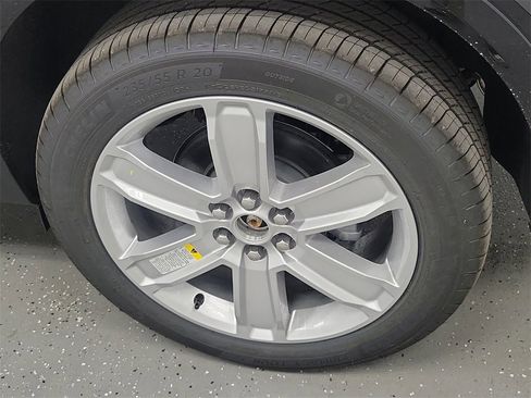 New 2025 Cadillac XT5 Luxury w/ LPO, Red Accent Package image 29