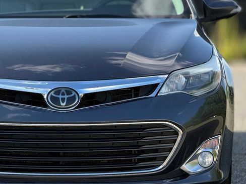 Used 2013 Toyota Avalon Limited w/ Technology Pkg FWD image 12
