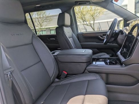 New 2026 GMC Yukon XL Denali w/ Sun & Power Step Package AWD/4WD image 12