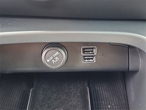 Used 2020 Volvo XC40 T5 Momentum w/ Protection Package Premier image 18