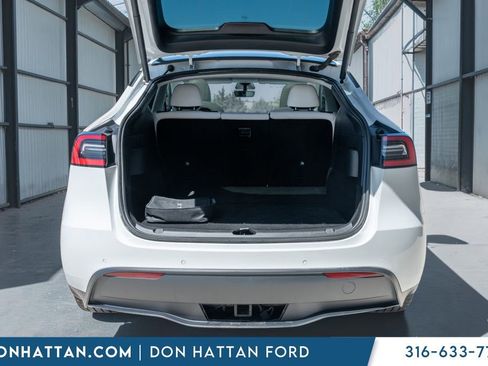 Used 2021 Tesla Model Y Long Range AWD/4WD image 29