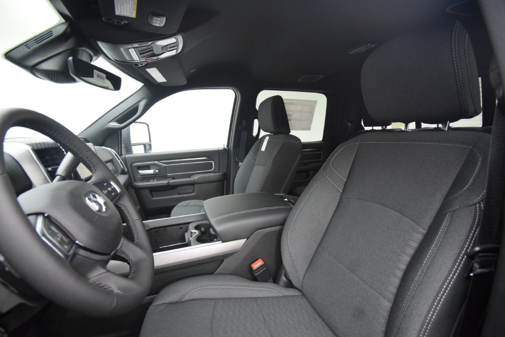 New 2026 RAM 3500 Big Horn AWD/4WD image 34