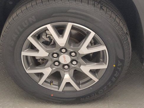 Used 2021 GMC Acadia SLE w/ Driver Convenience Package FWD image 31