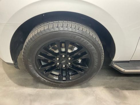 Used 2022 Ford Expedition XLT RWD image 5