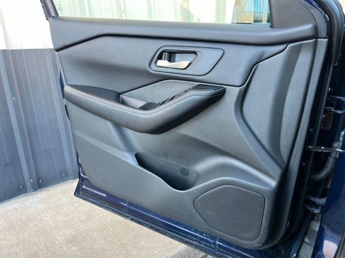 Used 2025 Nissan Rogue SV image 18