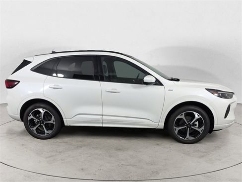 Used 2025 Ford Escape ST-Line Elite w/ Premium Technology Package image 6