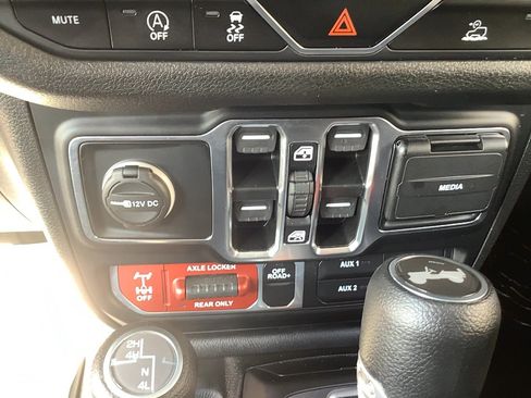 Used 2024 Jeep Wrangler Unlimited Sport AWD/4WD image 16