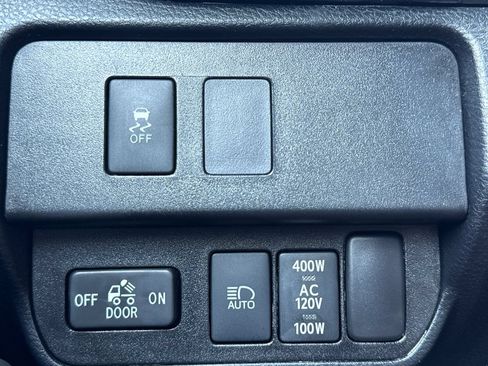 Used 2021 Toyota Tacoma TRD Sport AWD/4WD image 17
