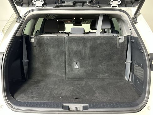 Used 2020 Toyota Highlander LE FWD image 25
