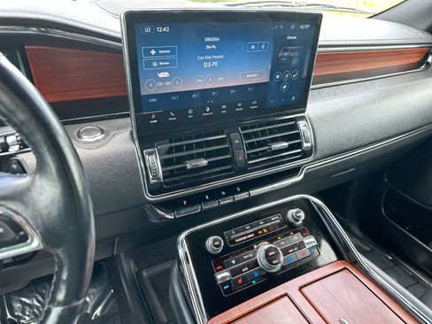 Used 2023 Lincoln Navigator Reserve AWD/4WD image 15
