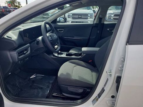 Used 2025 Kia K4 FWD image 18