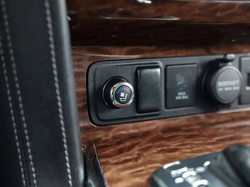 Used 2019 Nissan Armada Platinum w/ Captain's Chairs Package RWD image 35