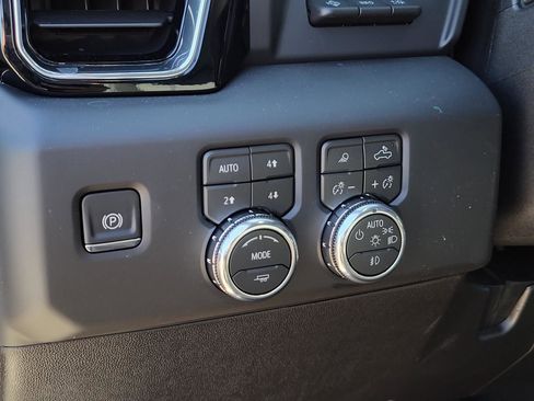 New 2026 GMC Sierra 2500 Denali w/ Denali Reserve Package image 8