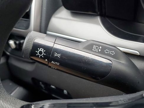 Used 2023 Kia Sorento LX image 9