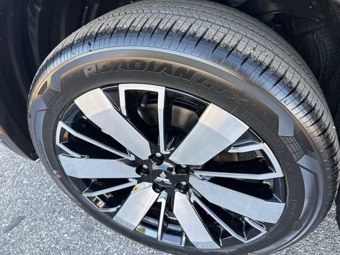 New 2026 Mitsubishi Outlander SE image 10