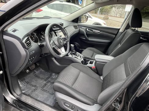 Used 2020 Nissan Rogue SV image 9