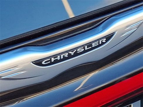 Used 2024 Chrysler Pacifica Touring-L image 26