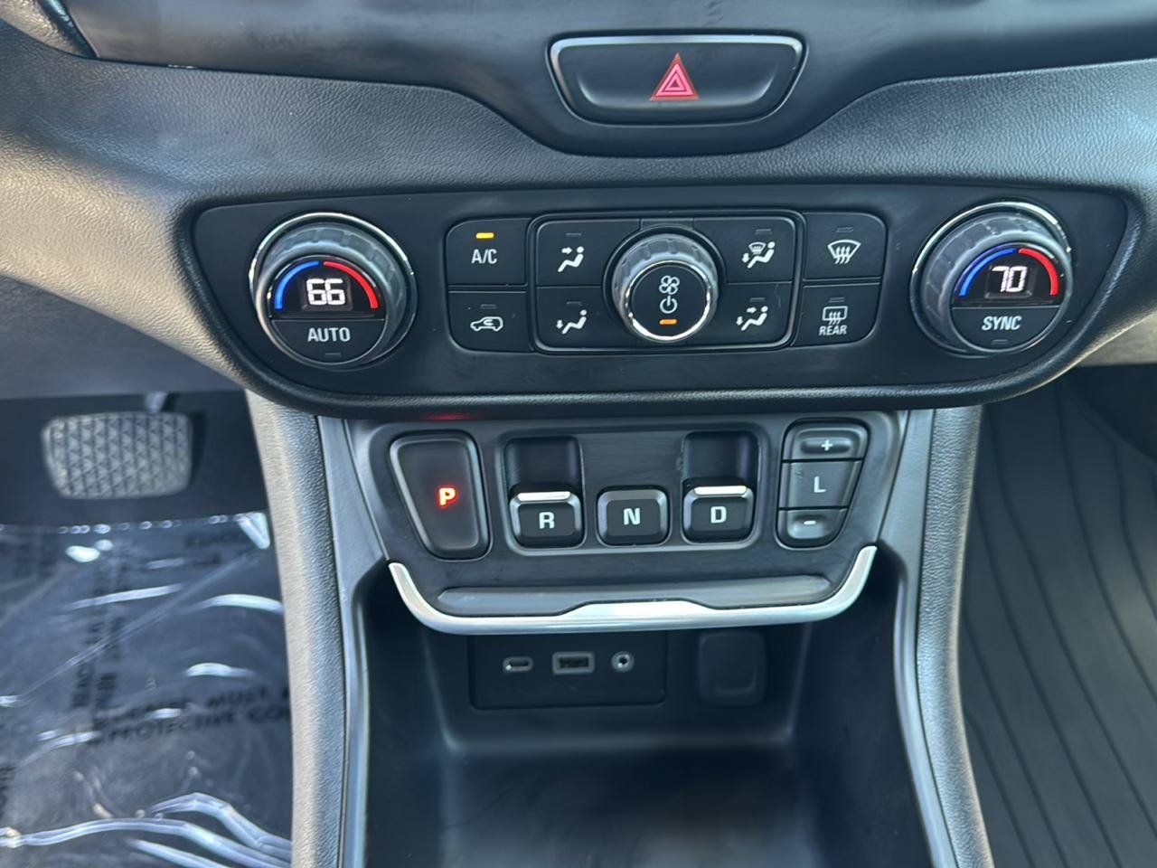 Used 2019 GMC Terrain SLE w/ Driver Convenience Package FWD image 17