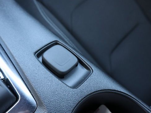 Used 2023 Chevrolet Camaro LT w/ Technology Package image 18