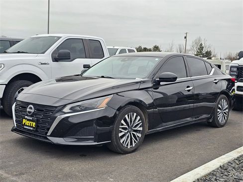 Used 2023 Nissan Altima 2.5 SV image 1