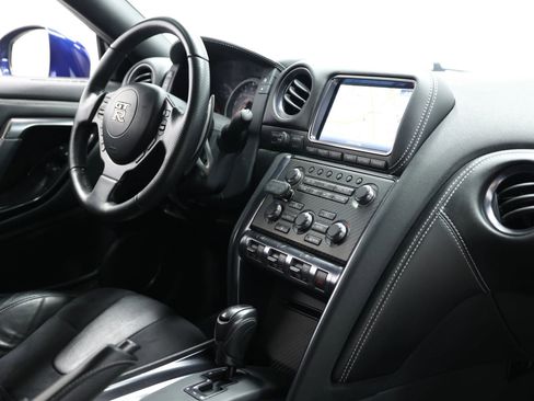 Used 2014 Nissan GT-R Premium image 75