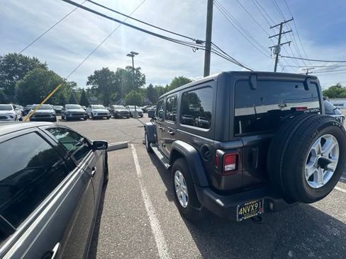 Used 2021 Jeep Wrangler Unlimited Sahara AWD/4WD image 10