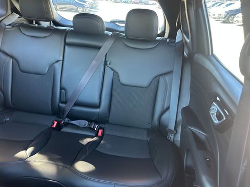 Used 2025 Jeep Compass Trailhawk image 36