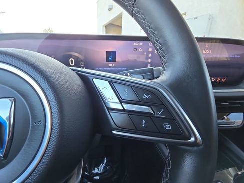 Used 2025 Buick Envision Preferred image 12