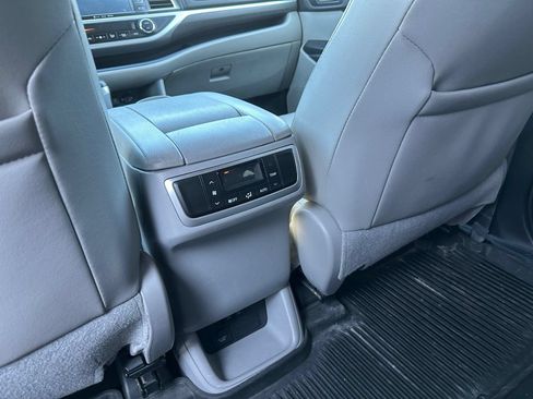 Used 2019 Toyota Highlander Limited AWD/4WD image 16
