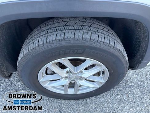 Used 2023 Jeep Grand Cherokee L Laredo AWD/4WD image 21